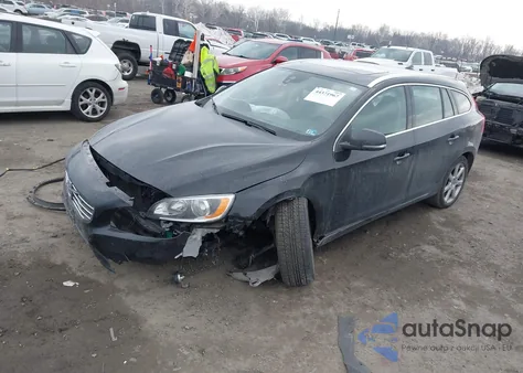 2016 Volvo V60 T5 Drive-E Premier z USA, uszkodzony, nr VIN YV140MEK6G1305472